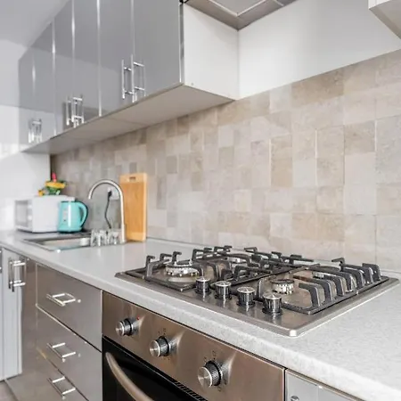 Cozy Studio With Netflix And Private Parking * Bucharest